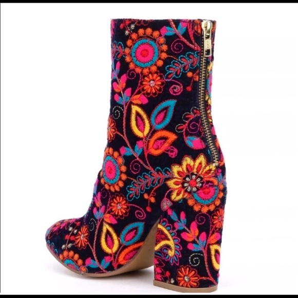 New Women’s Naughty Monkey Booties Marked 8.5 but runs small better for a 7/7.5 - Picture 5 of 5